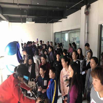 vr游戲設備有哪些，vr體驗館加盟得多少錢？